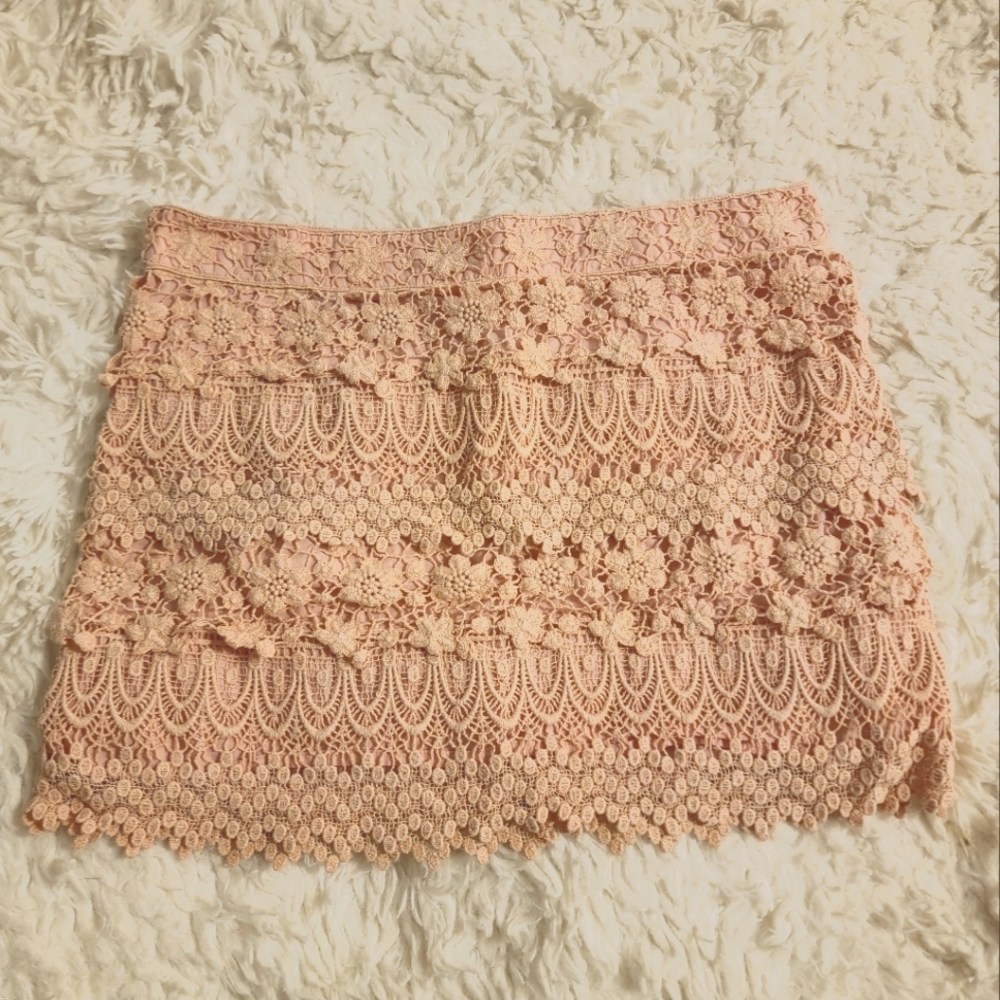 ✨️2/$20 EUC AE Crochet Detail Skirt Size 8